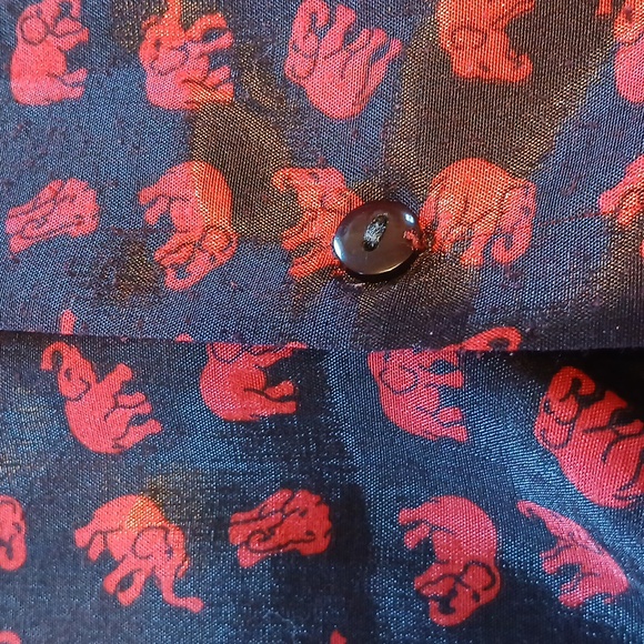 GUC Thai Silk Men's Black w/ Red Elephant Patterned Shirt size XL BEAUTIFUL!! - Picture 5 of 8